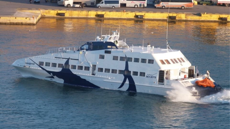 ΕΚΤΑΚΤΟ: Μηχανική βλάβη στο πλοίο Sea Jet II – Επιστρέφει Πειραιά από Σέριφο με 301 επιβάτες